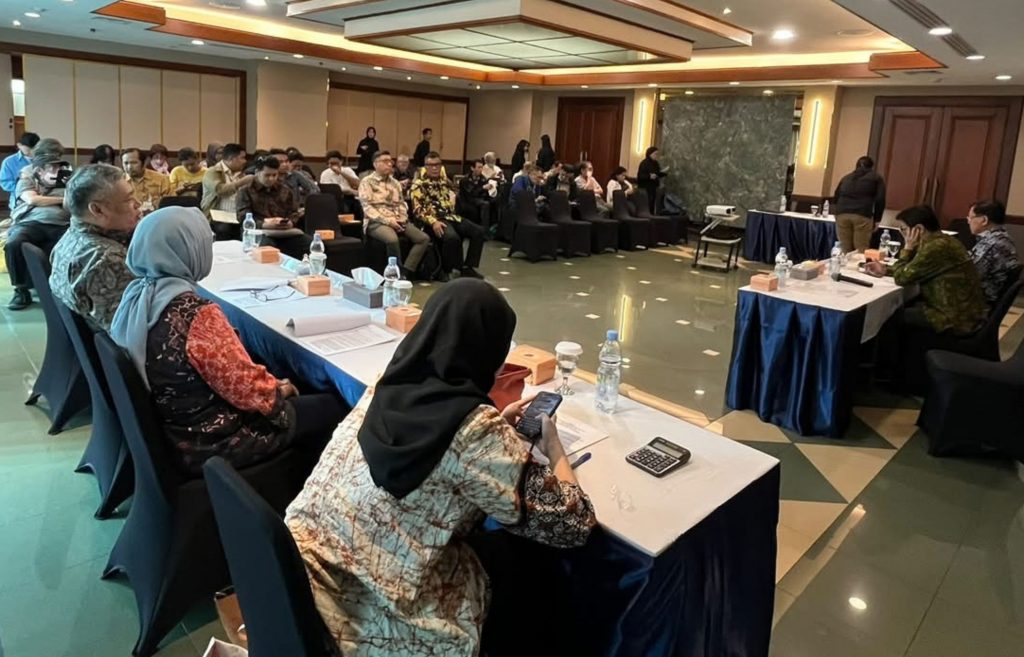 Suasana diskusi dan antusiasme peserta RUPSLB PT Trimuda Nuansa Citra Tbk.