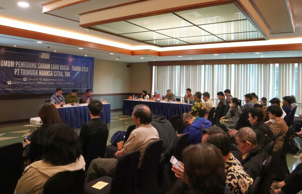 Para peserta dan pemegang saham menghadiri RUPSLB PT Trimuda Nuansa Citra Tbk di Balairung Kiani.