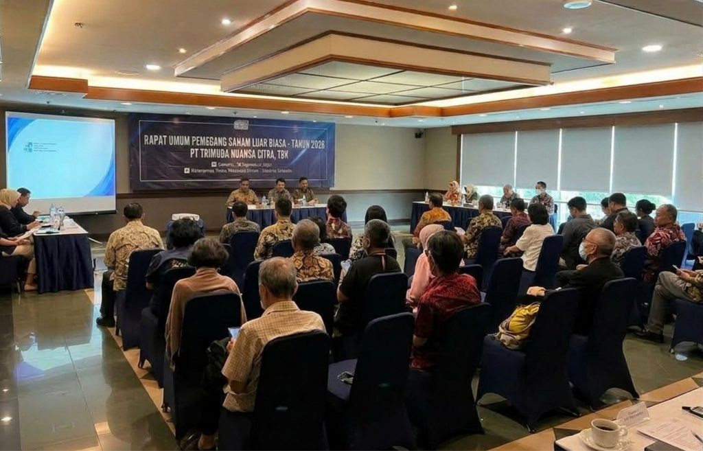 Suasana ruang rapat RUPSLB PT Trimuda Nuansa Citra Tbk secara menyeluruh di Balairung Kiani.